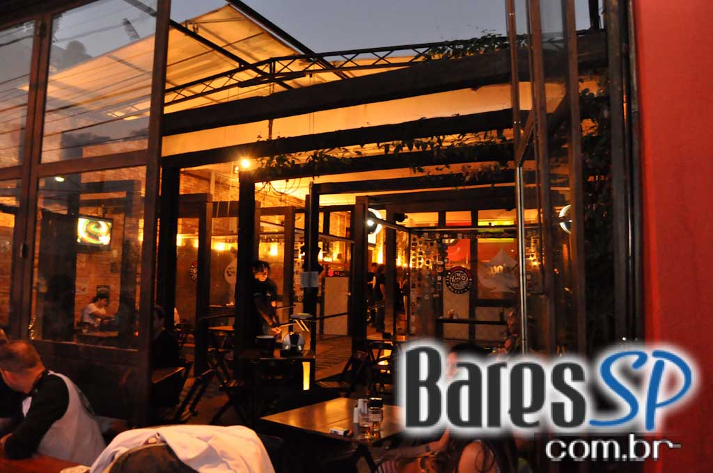 Feijoada e pop rock no sábado do Bar do Santa Feijoada e pop rock no sábado do Bar do Santa