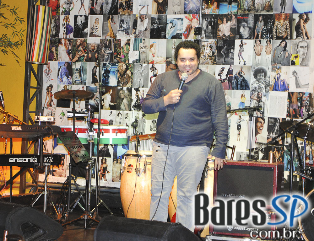 Diquinta levou diversão ao público com Stand-up Comedy Diquinta levou diversão ao público com Stand-up Comedy