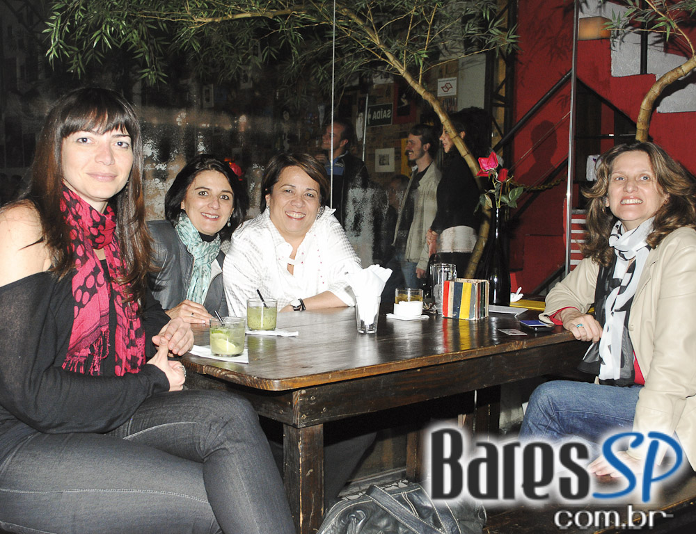 Diquinta levou diversão ao público com Stand-up Comedy Diquinta levou diversão ao público com Stand-up Comedy