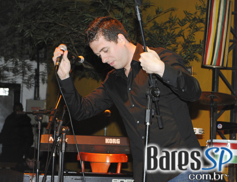 Diquinta levou diversão ao público com Stand-up Comedy Diquinta levou diversão ao público com Stand-up Comedy