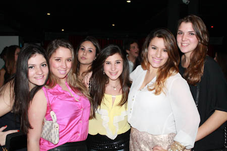 Na sexta-feira o Josephine apresentou os sucessos da música eletrônica 