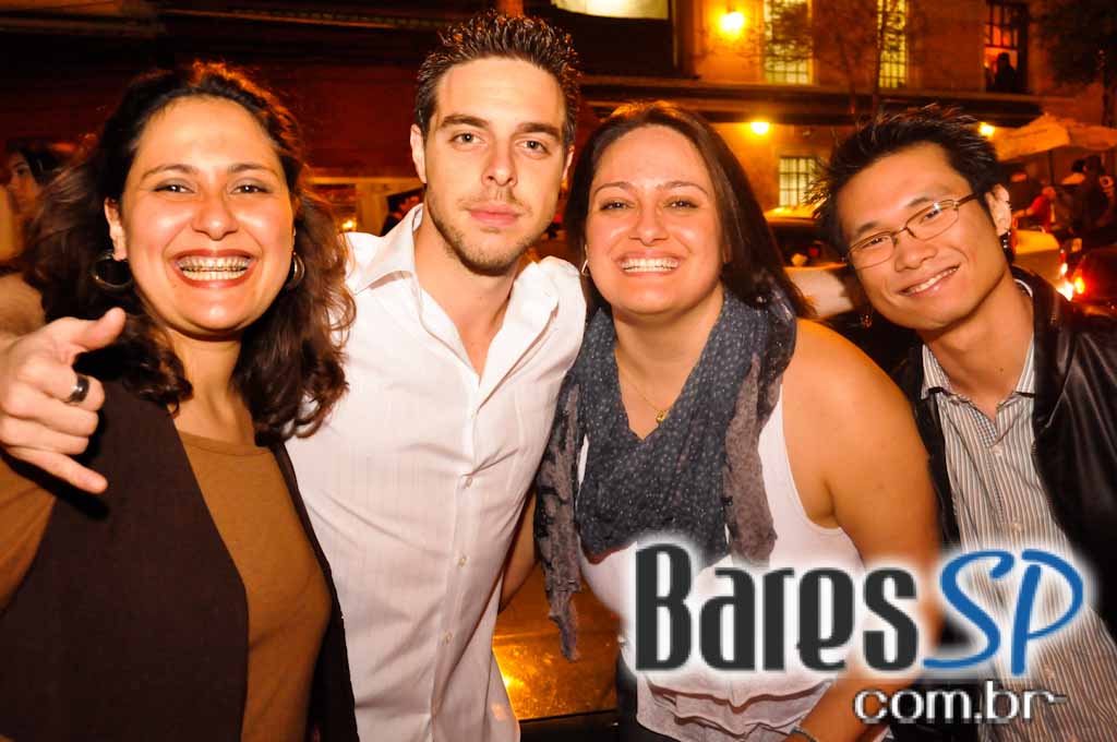 Clima de descontrãção no sábado do Armazém Piola Clima de descontrãção no sábado do Armazém Piola