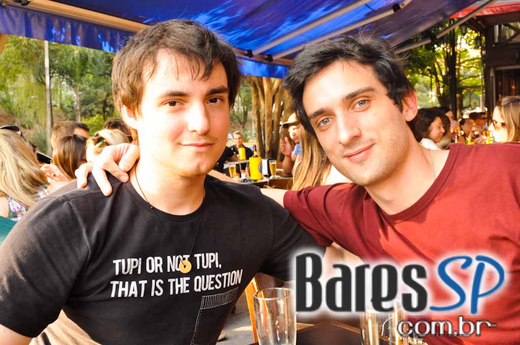 Cervejaria do Luiz Fernandes ofereceu acepipes e salgados da Dona Idalina no domingo Cervejaria do Luiz Fernandes ofereceu acepipes e salgados da Dona Idalina no domingo