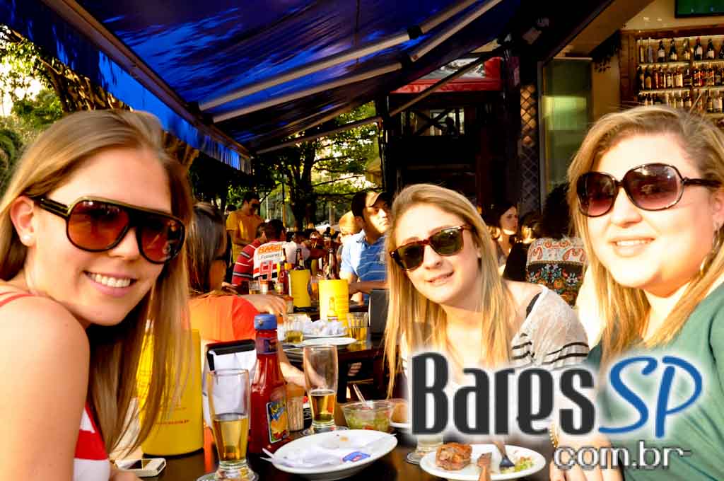 Cervejaria do Luiz Fernandes ofereceu acepipes e salgados da Dona Idalina no domingo Cervejaria do Luiz Fernandes ofereceu acepipes e salgados da Dona Idalina no domingo