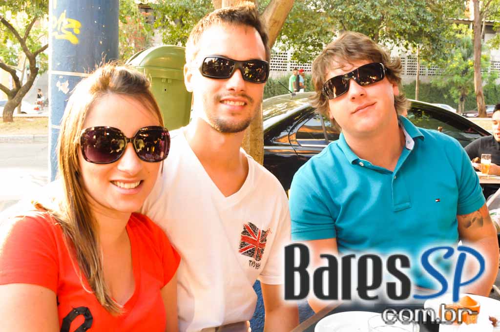 Cervejaria do Luiz Fernandes ofereceu acepipes e salgados da Dona Idalina no domingo Cervejaria do Luiz Fernandes ofereceu acepipes e salgados da Dona Idalina no domingo