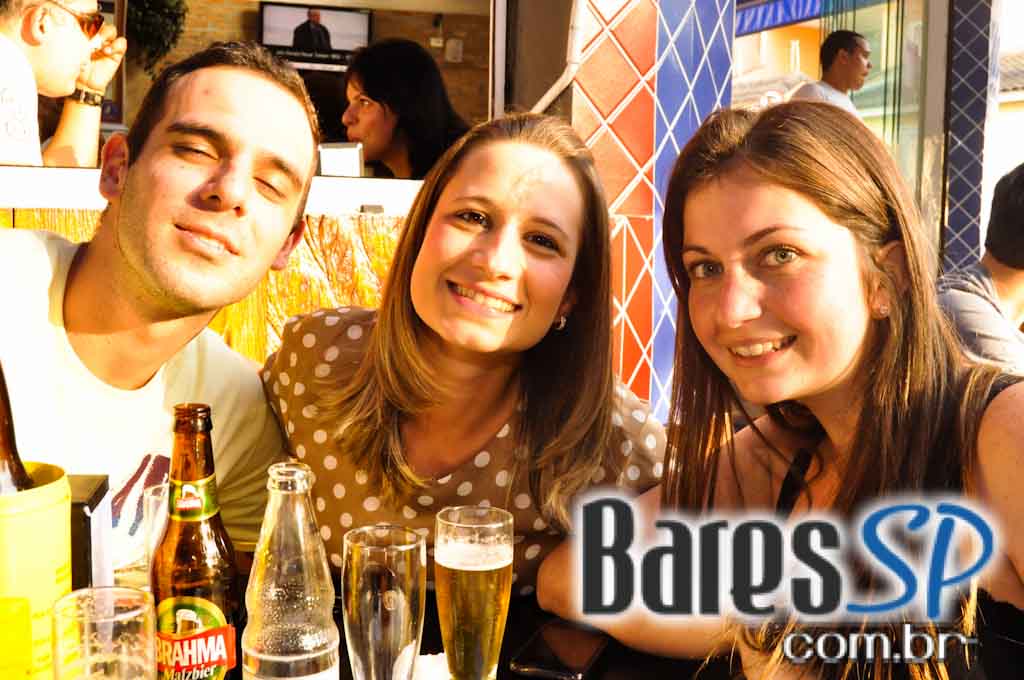 Cervejaria do Luiz Fernandes ofereceu acepipes e salgados da Dona Idalina no domingo Cervejaria do Luiz Fernandes ofereceu acepipes e salgados da Dona Idalina no domingo