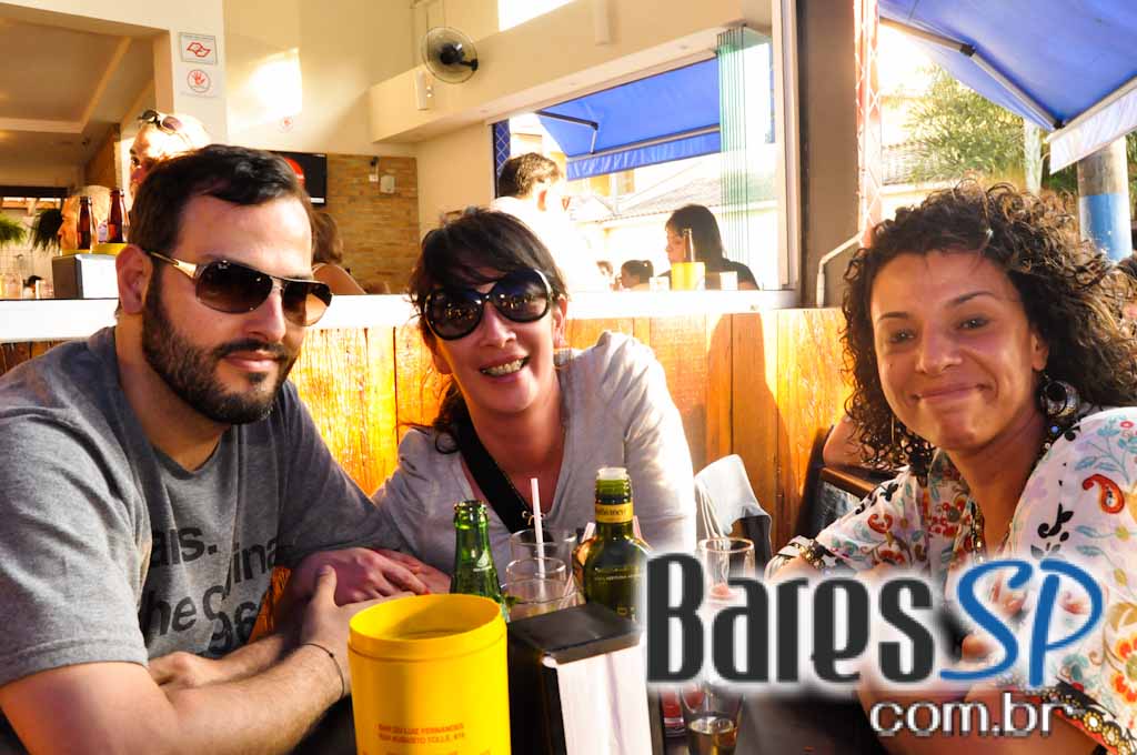 Cervejaria do Luiz Fernandes ofereceu acepipes e salgados da Dona Idalina no domingo Cervejaria do Luiz Fernandes ofereceu acepipes e salgados da Dona Idalina no domingo