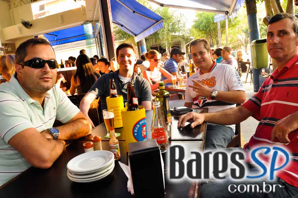 Cervejaria do Luiz Fernandes ofereceu acepipes e salgados da Dona Idalina no domingo Cervejaria do Luiz Fernandes ofereceu acepipes e salgados da Dona Idalina no domingo