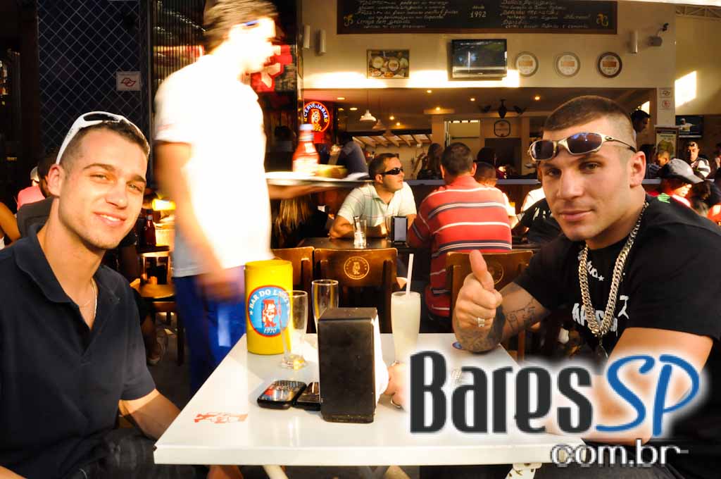 Cervejaria do Luiz Fernandes ofereceu acepipes e salgados da Dona Idalina no domingo Cervejaria do Luiz Fernandes ofereceu acepipes e salgados da Dona Idalina no domingo