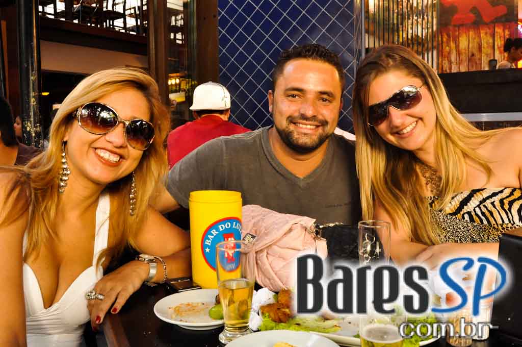 Cervejaria do Luiz Fernandes ofereceu acepipes e salgados da Dona Idalina no domingo Cervejaria do Luiz Fernandes ofereceu acepipes e salgados da Dona Idalina no domingo