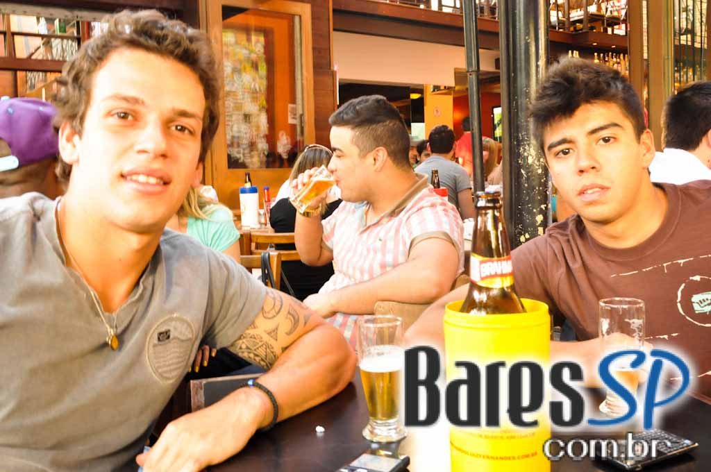 Cervejaria do Luiz Fernandes ofereceu acepipes e salgados da Dona Idalina no domingo Cervejaria do Luiz Fernandes ofereceu acepipes e salgados da Dona Idalina no domingo