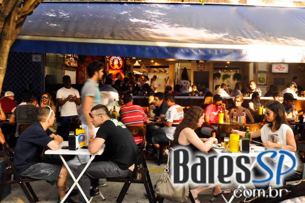 Cervejaria do Luiz Fernandes ofereceu acepipes e salgados da Dona Idalina no domingo Cervejaria do Luiz Fernandes ofereceu acepipes e salgados da Dona Idalina no domingo