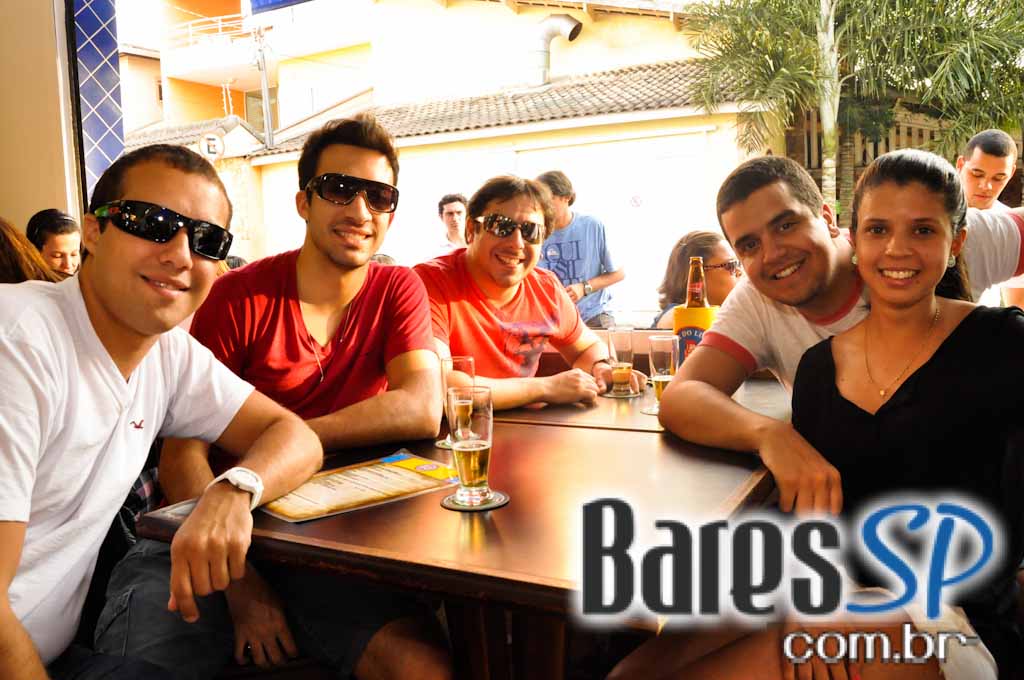 Cervejaria do Luiz Fernandes ofereceu acepipes e salgados da Dona Idalina no domingo Cervejaria do Luiz Fernandes ofereceu acepipes e salgados da Dona Idalina no domingo