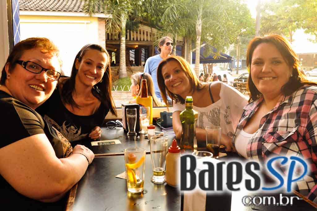 Cervejaria do Luiz Fernandes ofereceu acepipes e salgados da Dona Idalina no domingo Cervejaria do Luiz Fernandes ofereceu acepipes e salgados da Dona Idalina no domingo