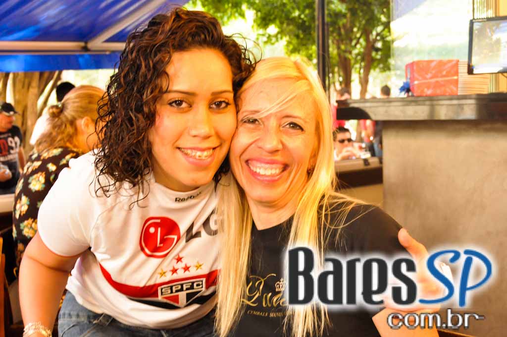 Cervejaria do Luiz Fernandes ofereceu acepipes e salgados da Dona Idalina no domingo Cervejaria do Luiz Fernandes ofereceu acepipes e salgados da Dona Idalina no domingo
