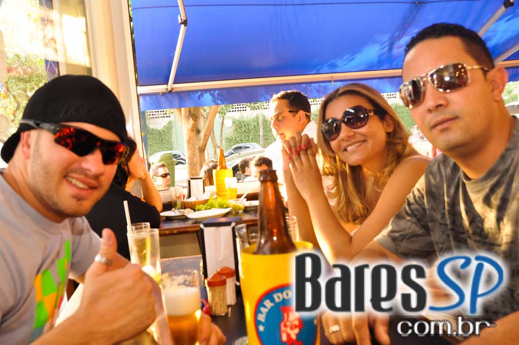 Cervejaria do Luiz Fernandes ofereceu acepipes e salgados da Dona Idalina no domingo Cervejaria do Luiz Fernandes ofereceu acepipes e salgados da Dona Idalina no domingo