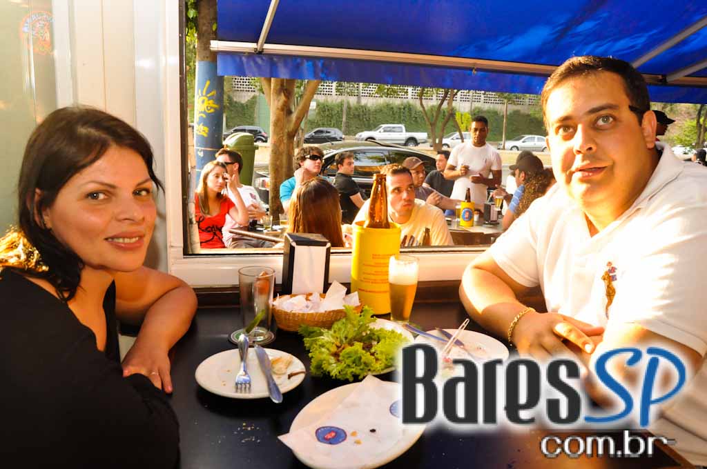 Cervejaria do Luiz Fernandes ofereceu acepipes e salgados da Dona Idalina no domingo Cervejaria do Luiz Fernandes ofereceu acepipes e salgados da Dona Idalina no domingo