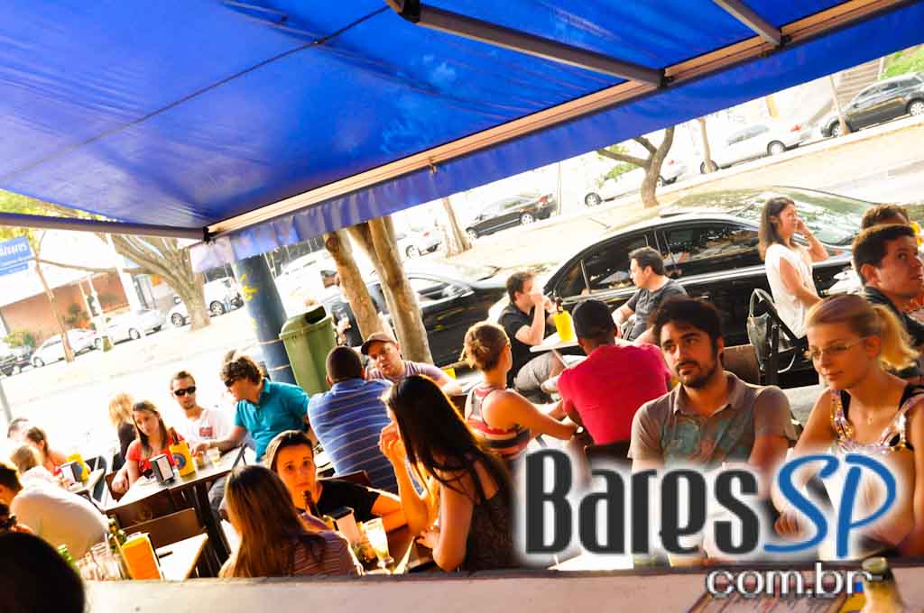 Cervejaria do Luiz Fernandes ofereceu acepipes e salgados da Dona Idalina no domingo Cervejaria do Luiz Fernandes ofereceu acepipes e salgados da Dona Idalina no domingo