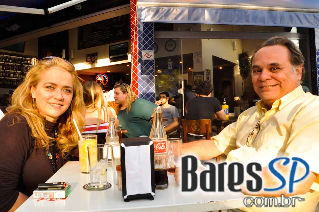 Cervejaria do Luiz Fernandes ofereceu acepipes e salgados da Dona Idalina no domingo Cervejaria do Luiz Fernandes ofereceu acepipes e salgados da Dona Idalina no domingo