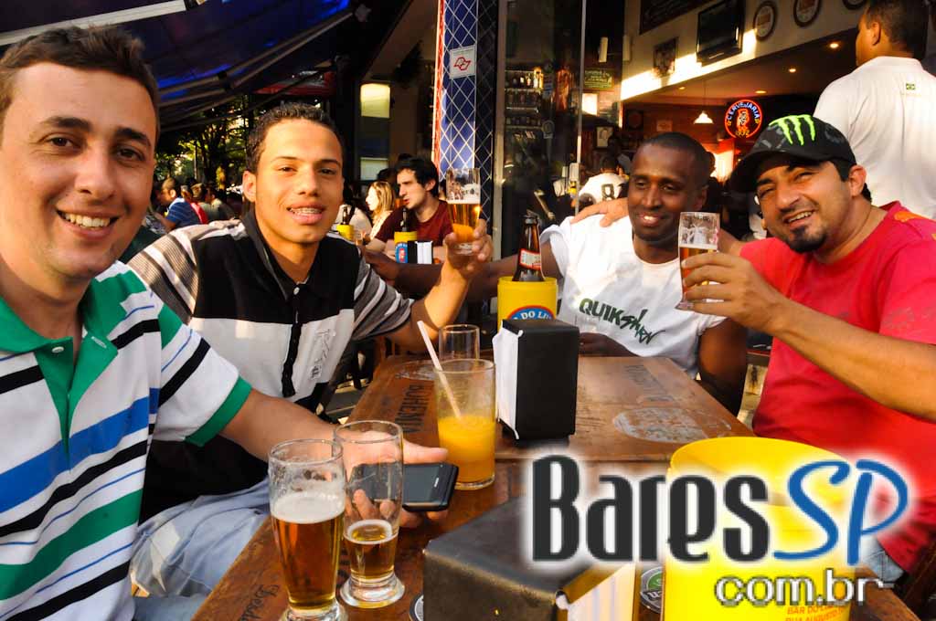 Cervejaria do Luiz Fernandes ofereceu acepipes e salgados da Dona Idalina no domingo Cervejaria do Luiz Fernandes ofereceu acepipes e salgados da Dona Idalina no domingo