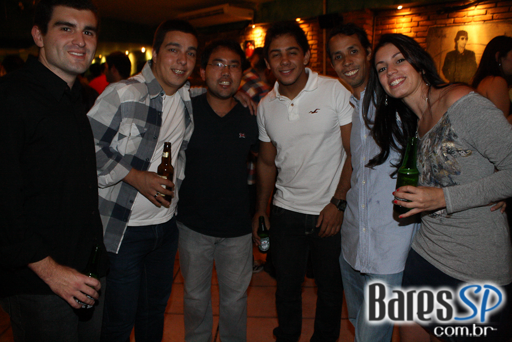 Show da Lost Dogs agitou a noite do Morrison Bar na sexta Show da Lost Dogs agitou a noite do Morrison Bar na sexta