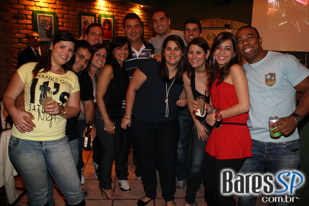 Show da Lost Dogs agitou a noite do Morrison Bar na sexta Show da Lost Dogs agitou a noite do Morrison Bar na sexta