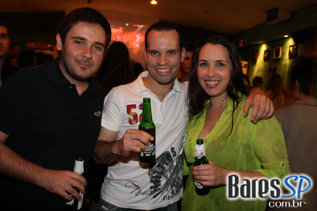 Show da Lost Dogs agitou a noite do Morrison Bar na sexta Show da Lost Dogs agitou a noite do Morrison Bar na sexta