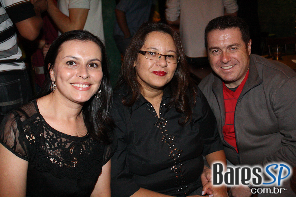 Show da Lost Dogs agitou a noite do Morrison Bar na sexta Show da Lost Dogs agitou a noite do Morrison Bar na sexta