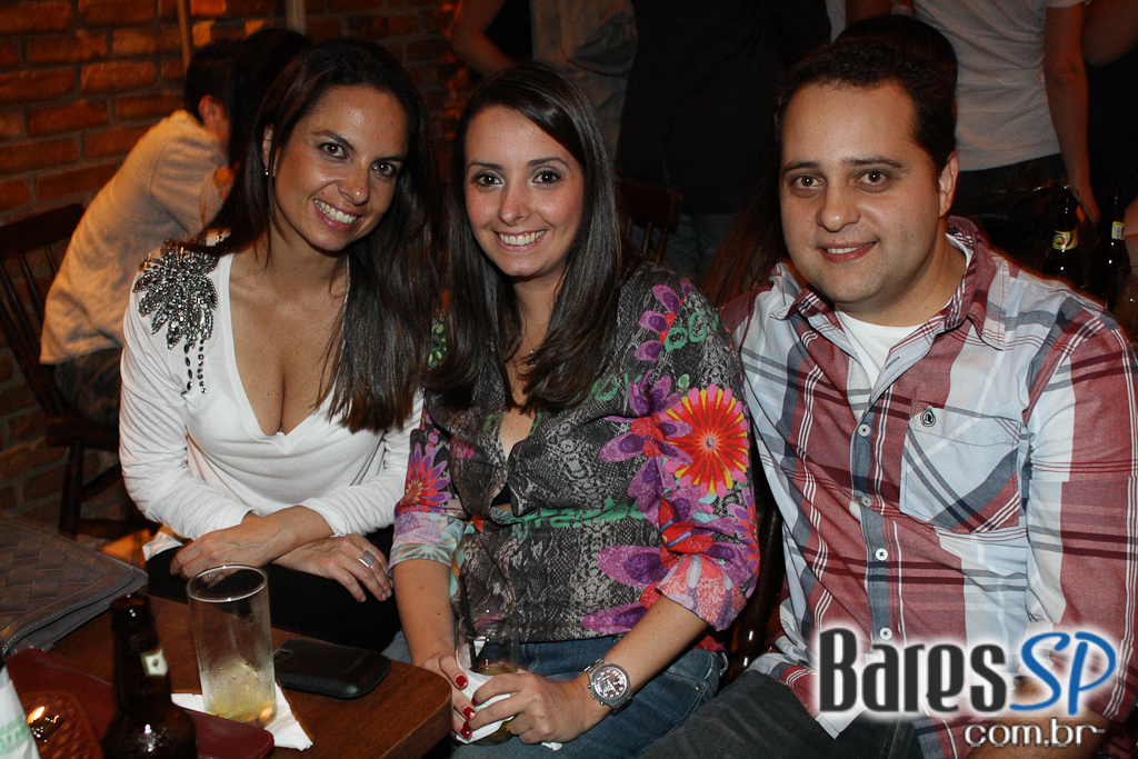 Show da Lost Dogs agitou a noite do Morrison Bar na sexta Show da Lost Dogs agitou a noite do Morrison Bar na sexta