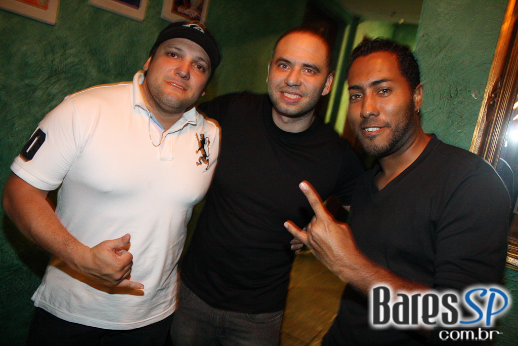 Show da Lost Dogs agitou a noite do Morrison Bar na sexta Show da Lost Dogs agitou a noite do Morrison Bar na sexta