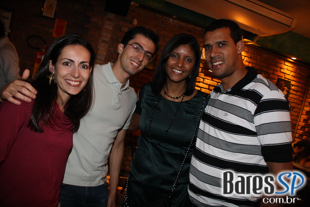 Show da Lost Dogs agitou a noite do Morrison Bar na sexta Show da Lost Dogs agitou a noite do Morrison Bar na sexta