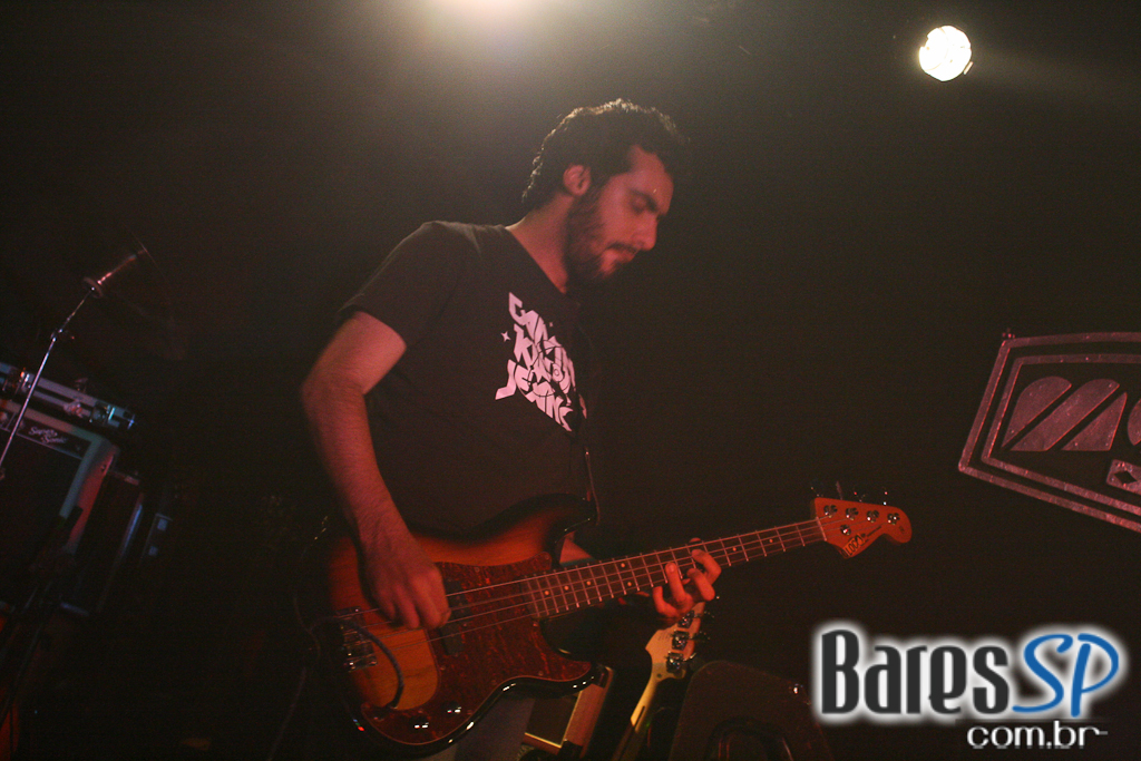Show da Lost Dogs agitou a noite do Morrison Bar na sexta Show da Lost Dogs agitou a noite do Morrison Bar na sexta