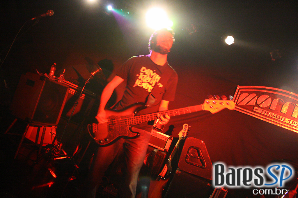 Show da Lost Dogs agitou a noite do Morrison Bar na sexta Show da Lost Dogs agitou a noite do Morrison Bar na sexta