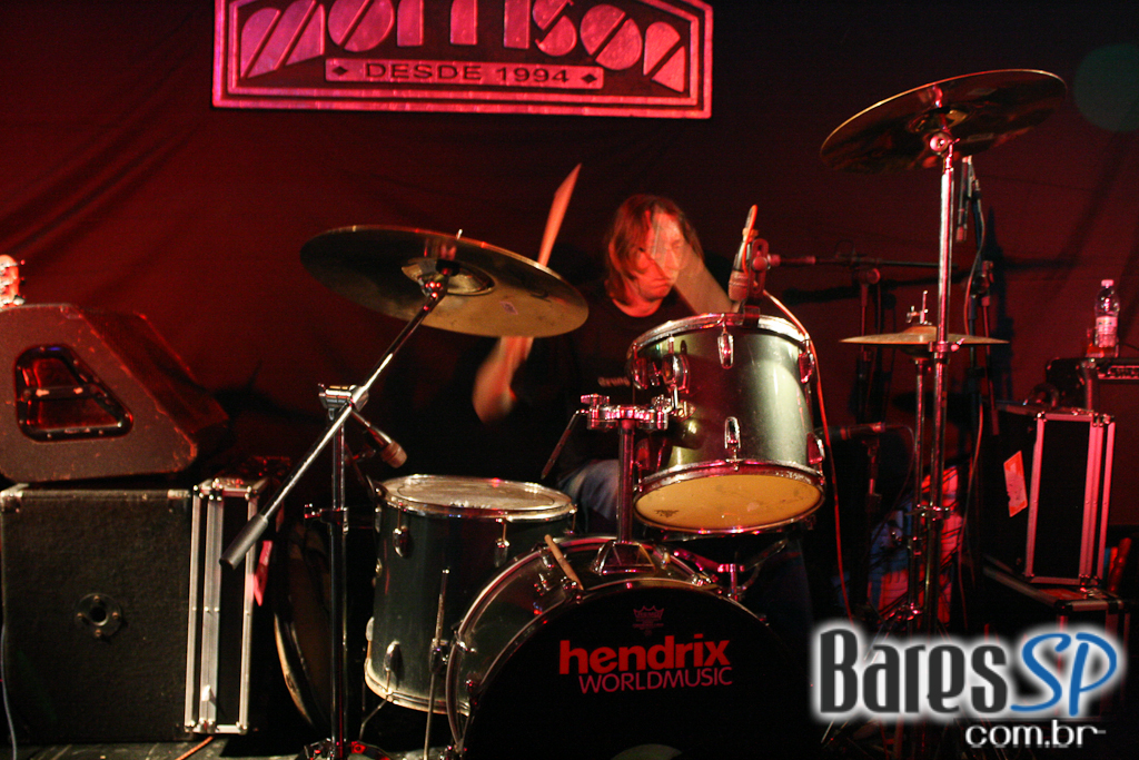 Show da Lost Dogs agitou a noite do Morrison Bar na sexta Show da Lost Dogs agitou a noite do Morrison Bar na sexta