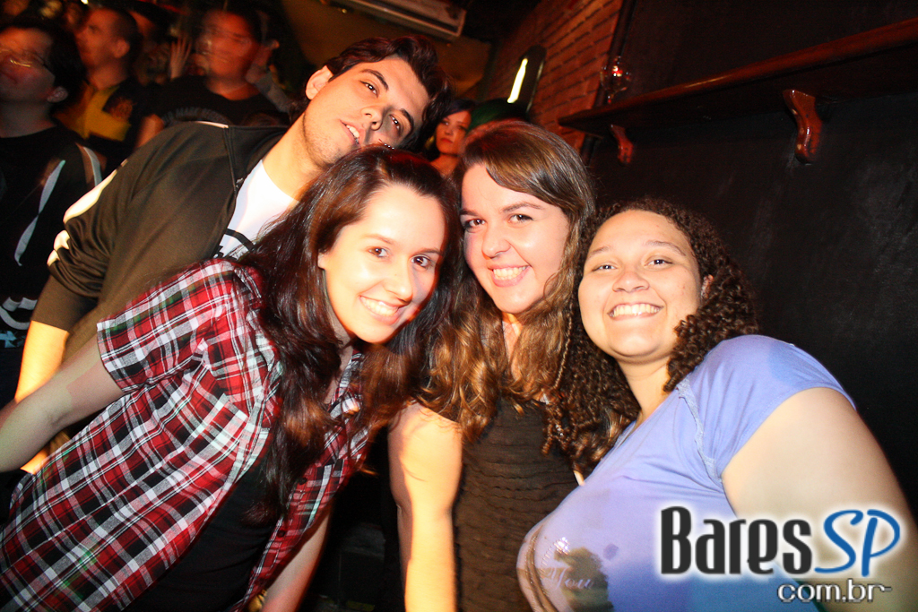 Show da Lost Dogs agitou a noite do Morrison Bar na sexta Show da Lost Dogs agitou a noite do Morrison Bar na sexta
