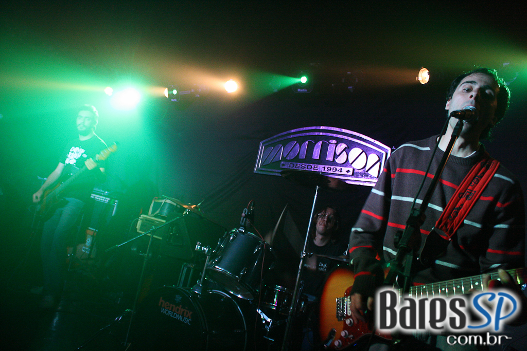 Show da Lost Dogs agitou a noite do Morrison Bar na sexta Show da Lost Dogs agitou a noite do Morrison Bar na sexta