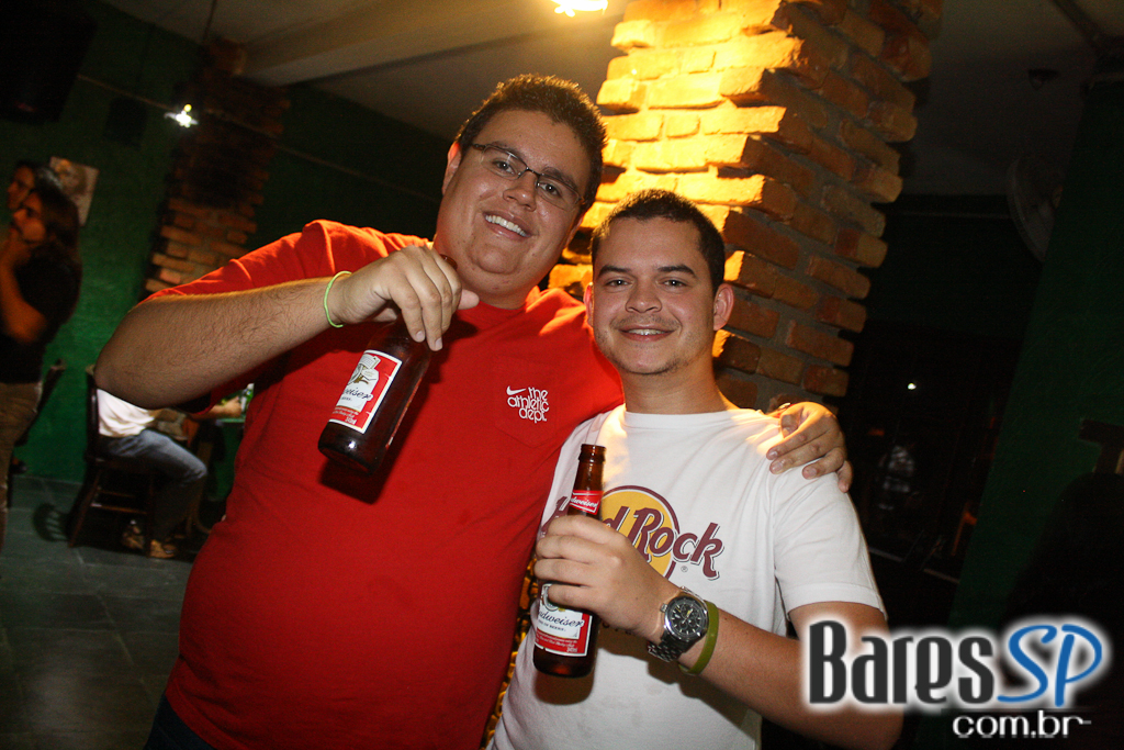 Show da Lost Dogs agitou a noite do Morrison Bar na sexta Show da Lost Dogs agitou a noite do Morrison Bar na sexta