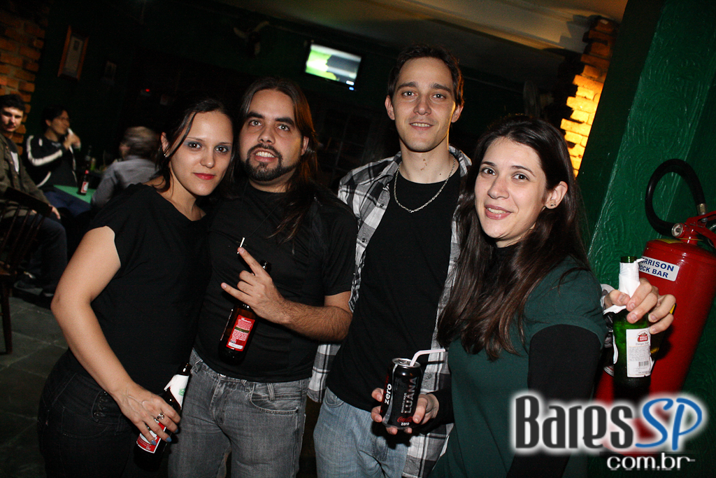 Show da Lost Dogs agitou a noite do Morrison Bar na sexta Show da Lost Dogs agitou a noite do Morrison Bar na sexta