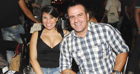 Happy hour com cerveja gelada e promoção no Loirassa Bar