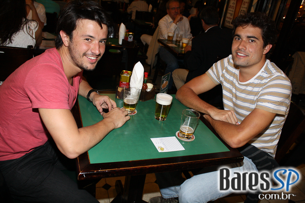 Happy hour com chopp gelado e picanha no rechaud no Bar do Juarez Happy hour com chopp gelado e picanha no rechaud no Bar do Juarez