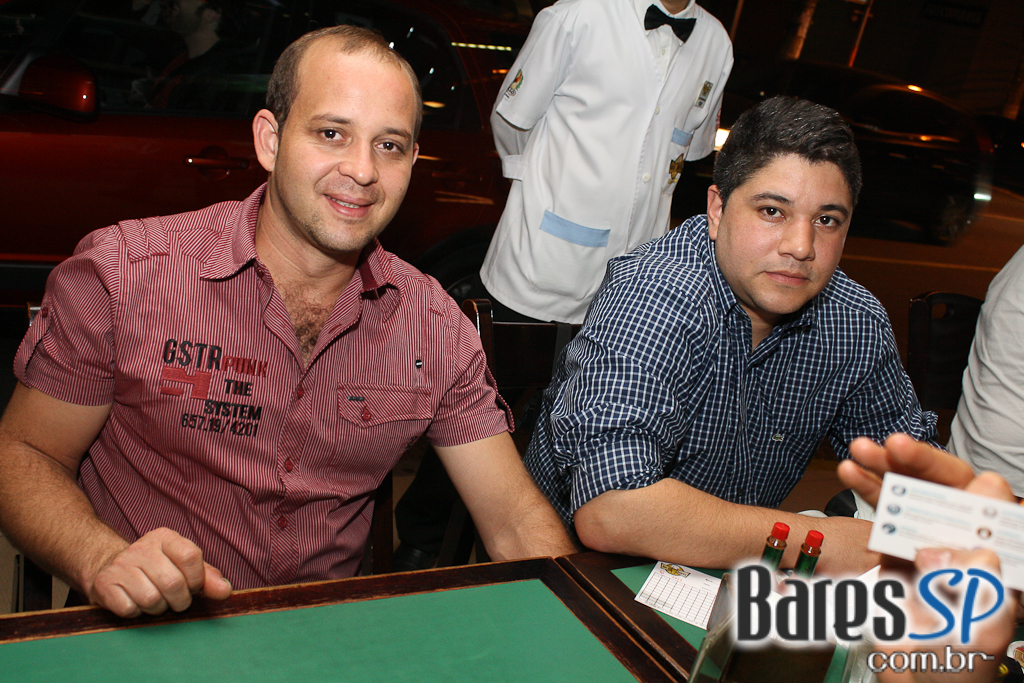 Happy hour com chopp gelado e picanha no rechaud no Bar do Juarez Happy hour com chopp gelado e picanha no rechaud no Bar do Juarez