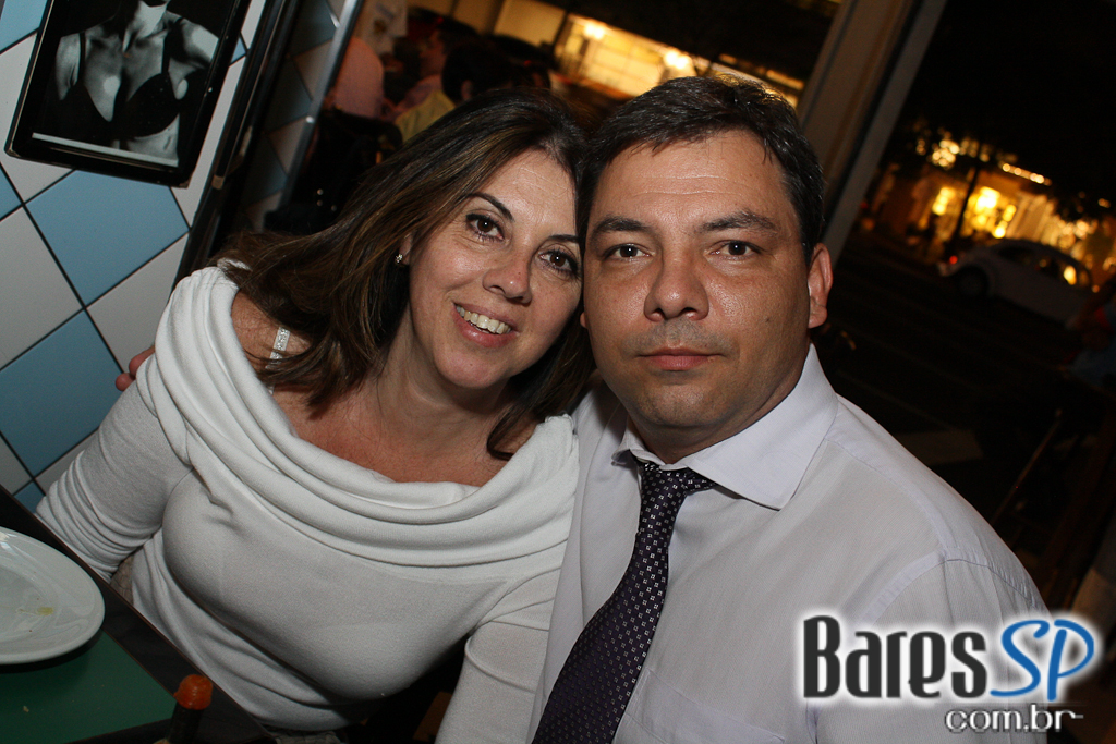 Happy hour com chopp gelado e picanha no rechaud no Bar do Juarez Happy hour com chopp gelado e picanha no rechaud no Bar do Juarez