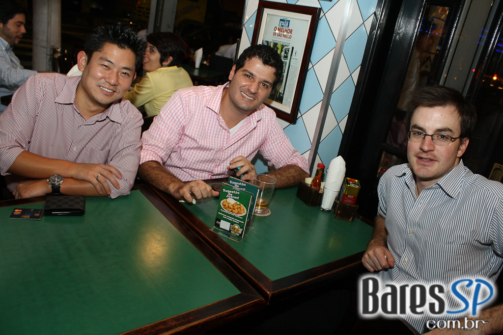 Happy hour com chopp gelado e picanha no rechaud no Bar do Juarez Happy hour com chopp gelado e picanha no rechaud no Bar do Juarez