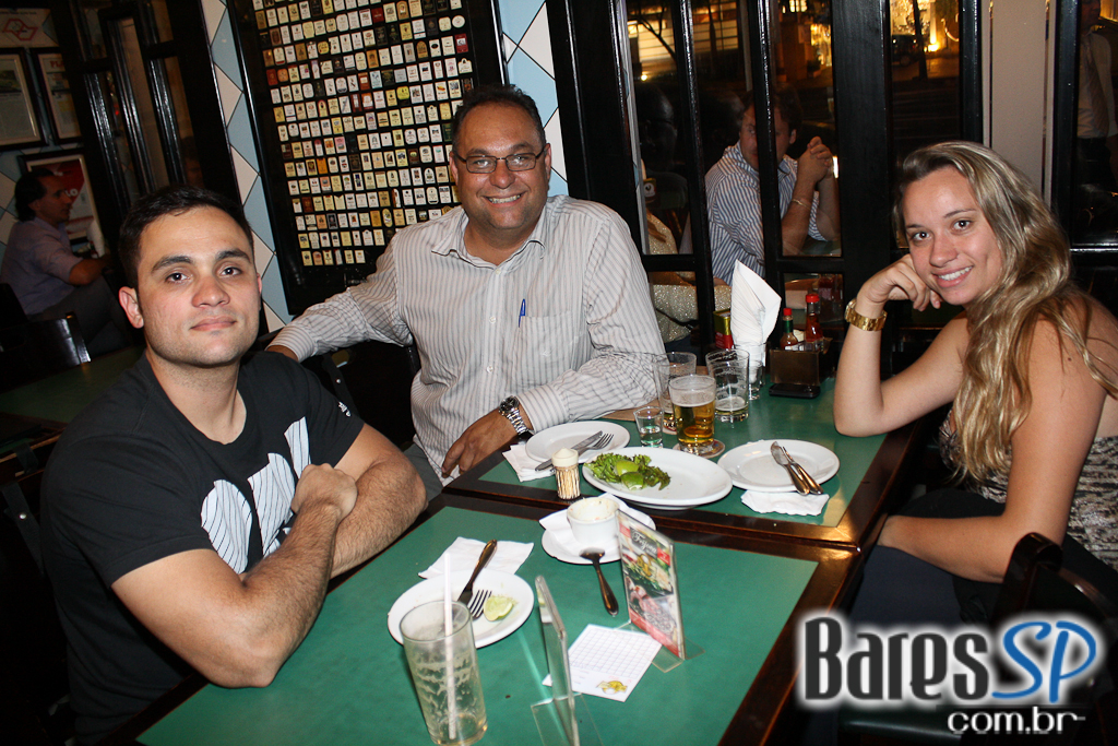 Happy hour com chopp gelado e picanha no rechaud no Bar do Juarez Happy hour com chopp gelado e picanha no rechaud no Bar do Juarez