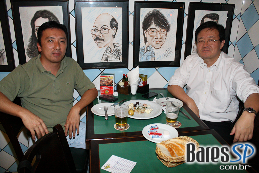 Happy hour com chopp gelado e picanha no rechaud no Bar do Juarez Happy hour com chopp gelado e picanha no rechaud no Bar do Juarez