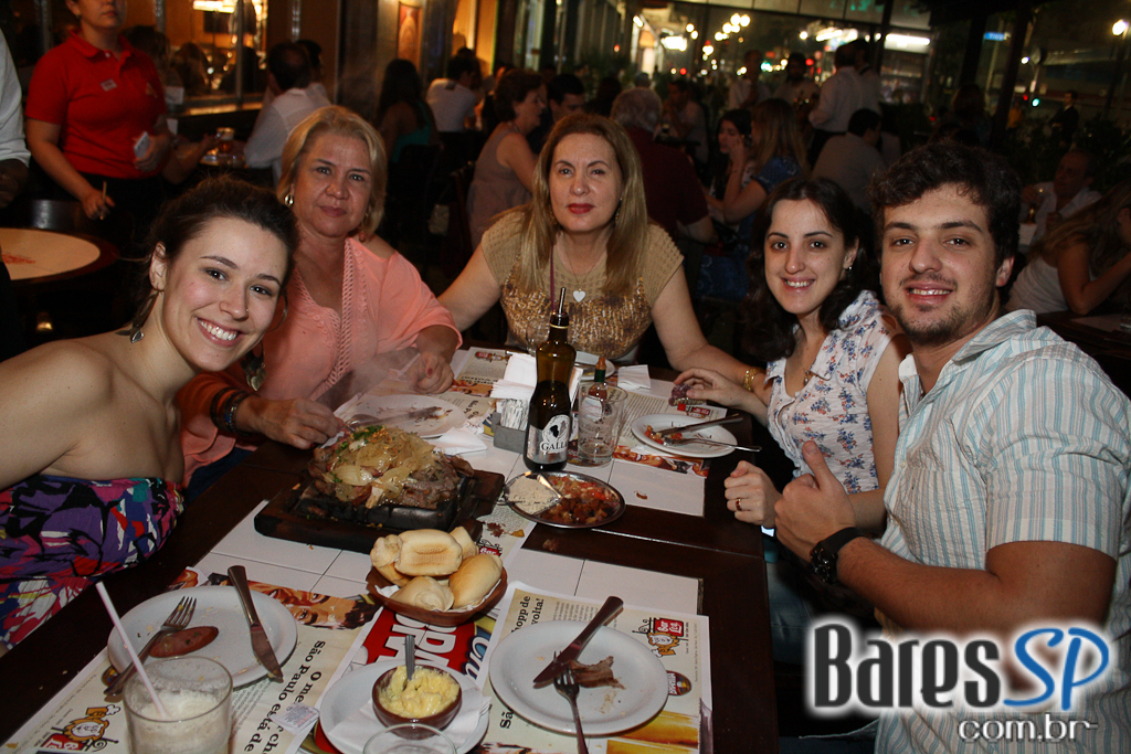 Paulah Gauss e Vanessa Jackson foram algumas das atrações do Bar Brahma Centro Paulah Gauss e Vanessa Jackson foram algumas das atrações do Bar Brahma Centro