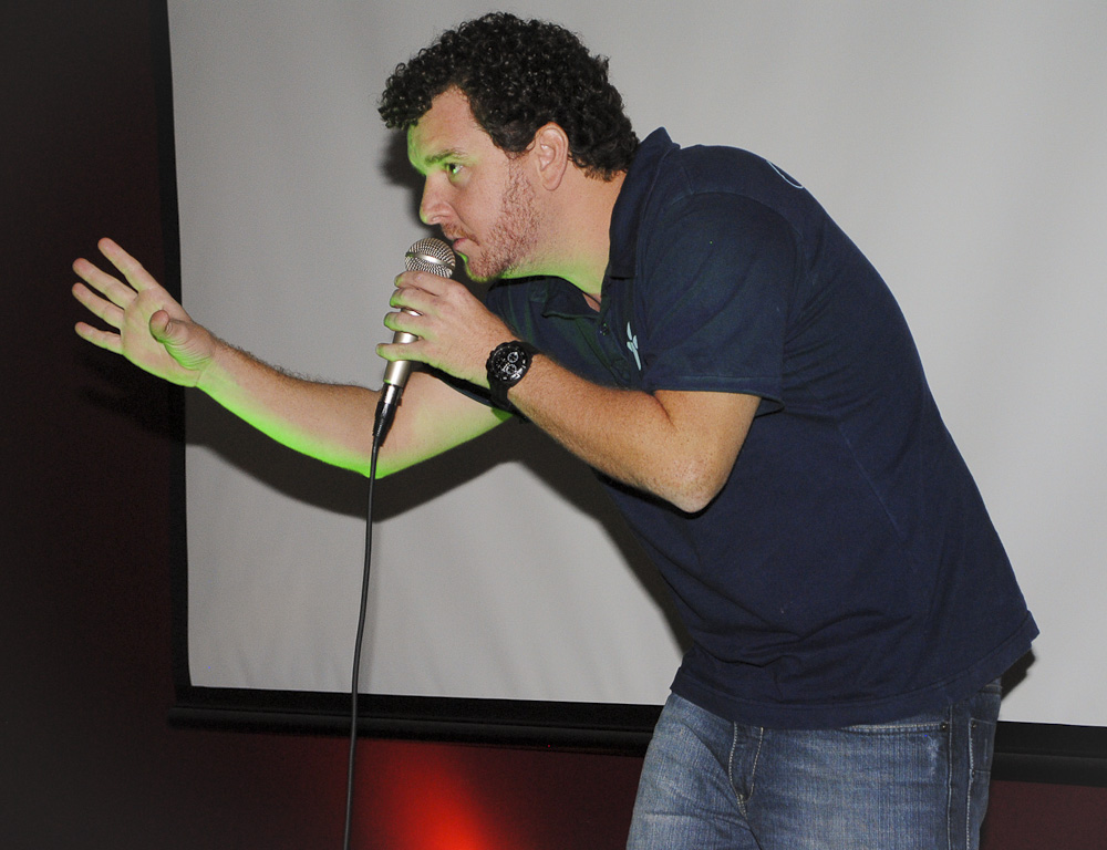 Zero a Zero Sport Bar ofereceu happy hour com Double Caipirinha e stand-up Zero a Zero Sport Bar ofereceu happy hour com Double Caipirinha e stand-up