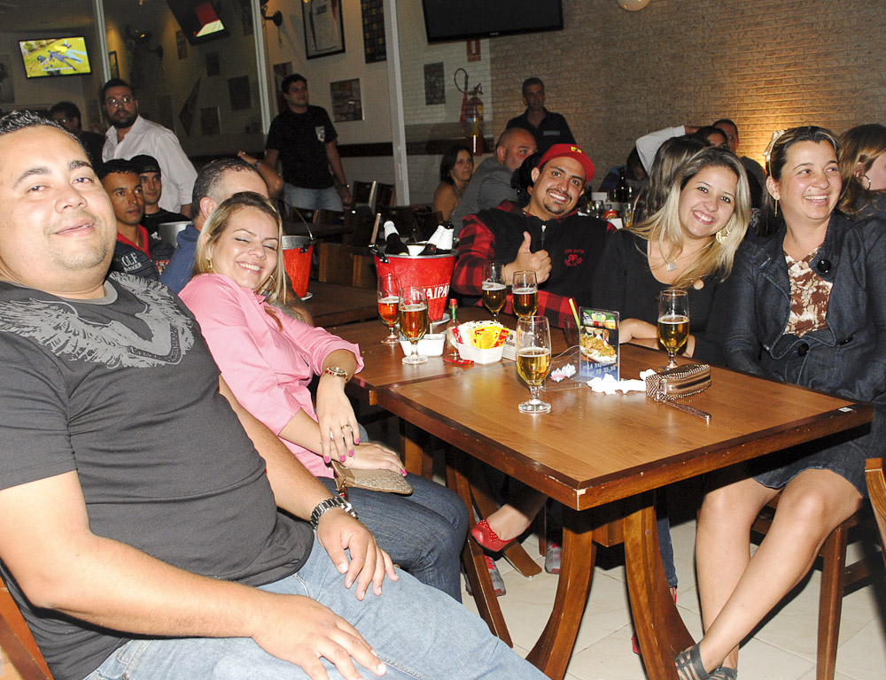 Zero a Zero Sport Bar ofereceu happy hour com Double Caipirinha e stand-up Zero a Zero Sport Bar ofereceu happy hour com Double Caipirinha e stand-up