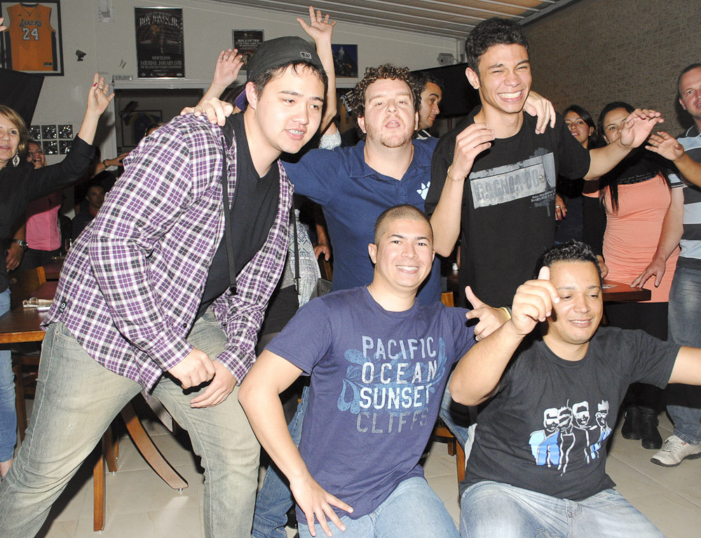 Zero a Zero Sport Bar ofereceu happy hour com Double Caipirinha e stand-up Zero a Zero Sport Bar ofereceu happy hour com Double Caipirinha e stand-up