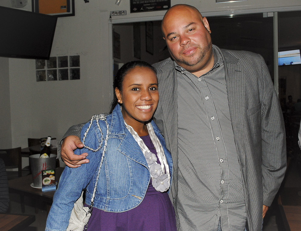 Zero a Zero Sport Bar ofereceu happy hour com Double Caipirinha e stand-up Zero a Zero Sport Bar ofereceu happy hour com Double Caipirinha e stand-up